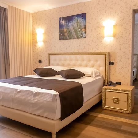 Amh Hotel Durres Bagian luar foto
