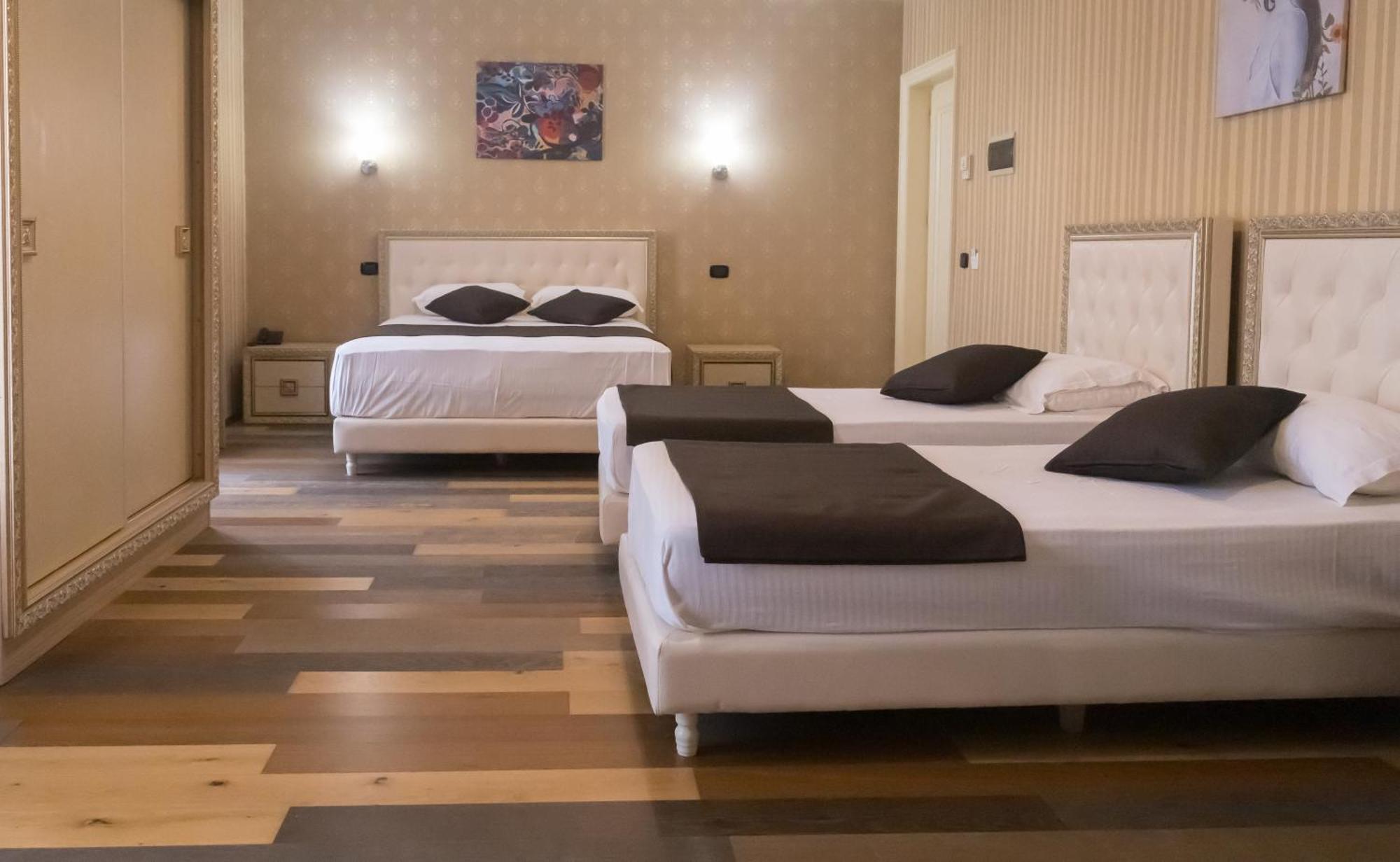 Amh Hotel Durres Bagian luar foto