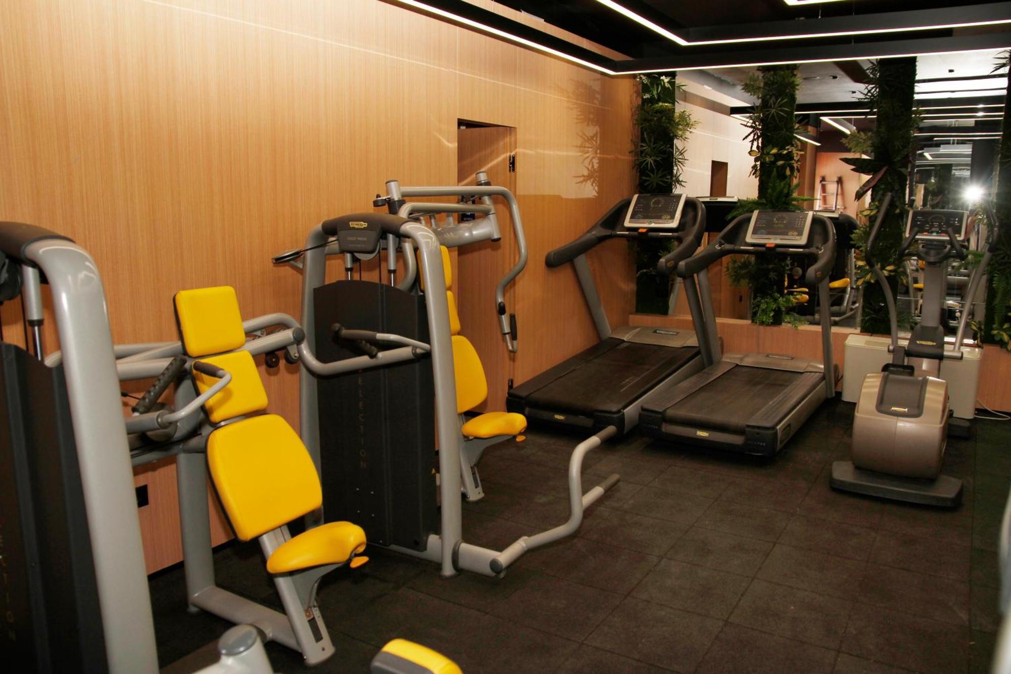 Amh Hotel Durres Bagian luar foto