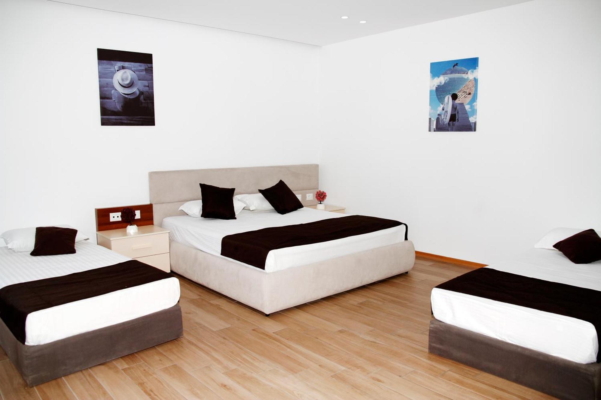 Amh Hotel Durres Bagian luar foto