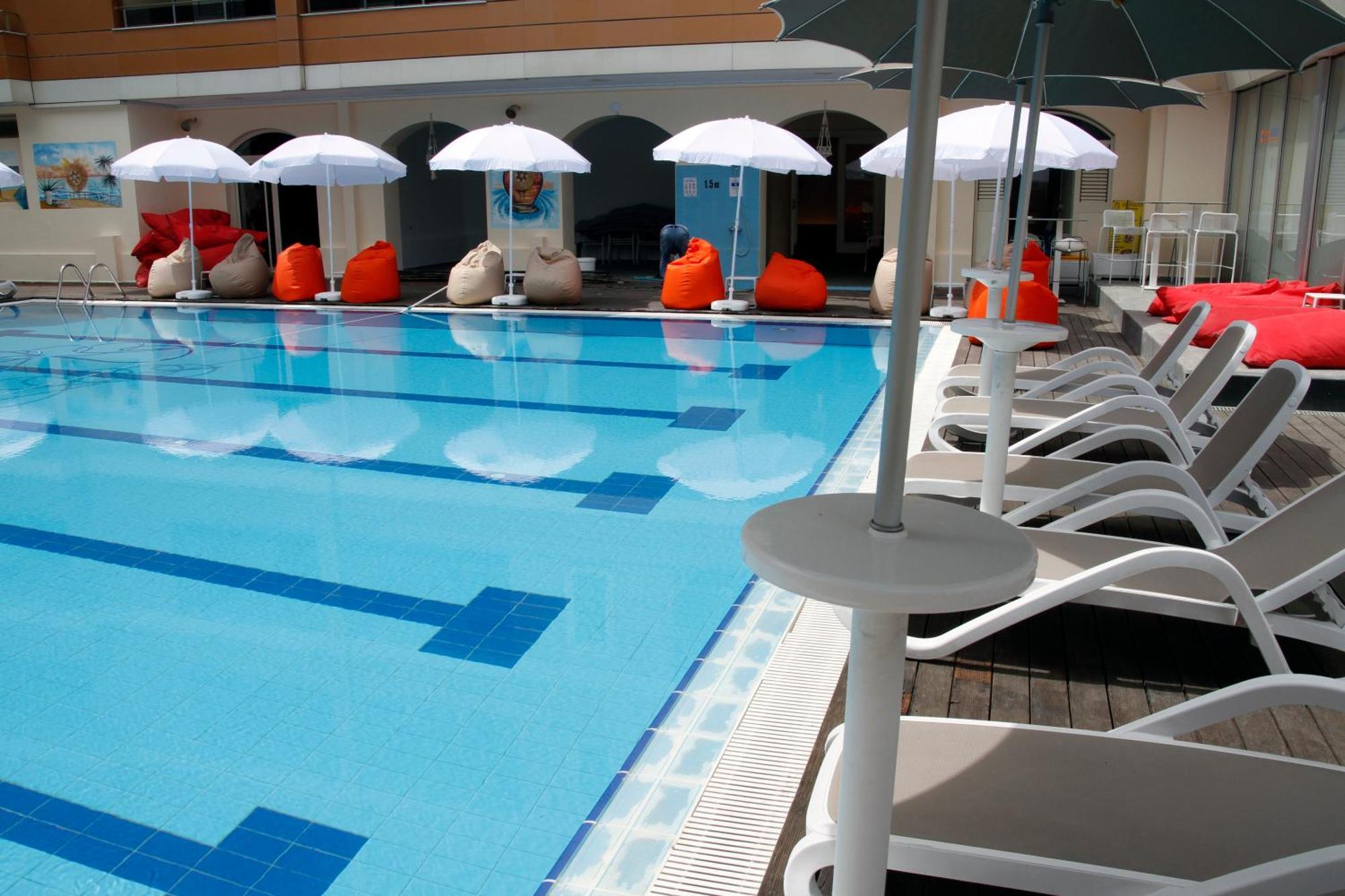 Amh Hotel Durres Bagian luar foto