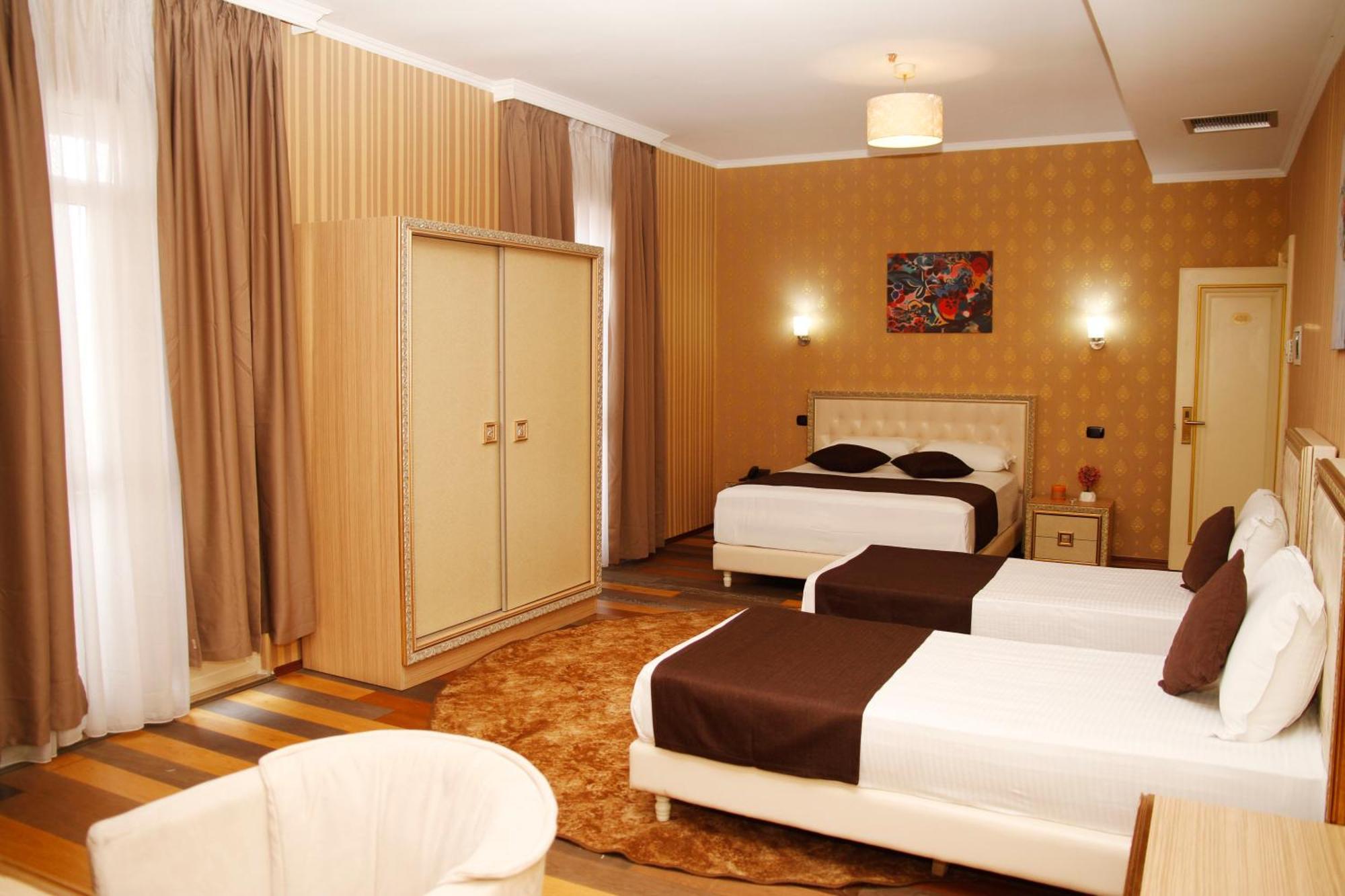 Amh Hotel Durres Bagian luar foto