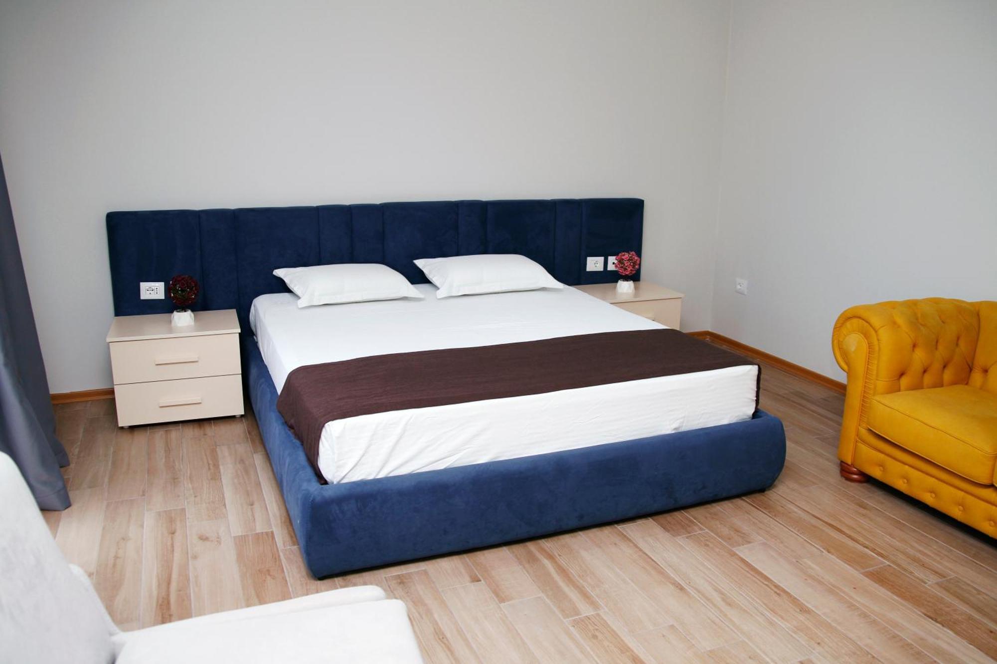 Amh Hotel Durres Bagian luar foto