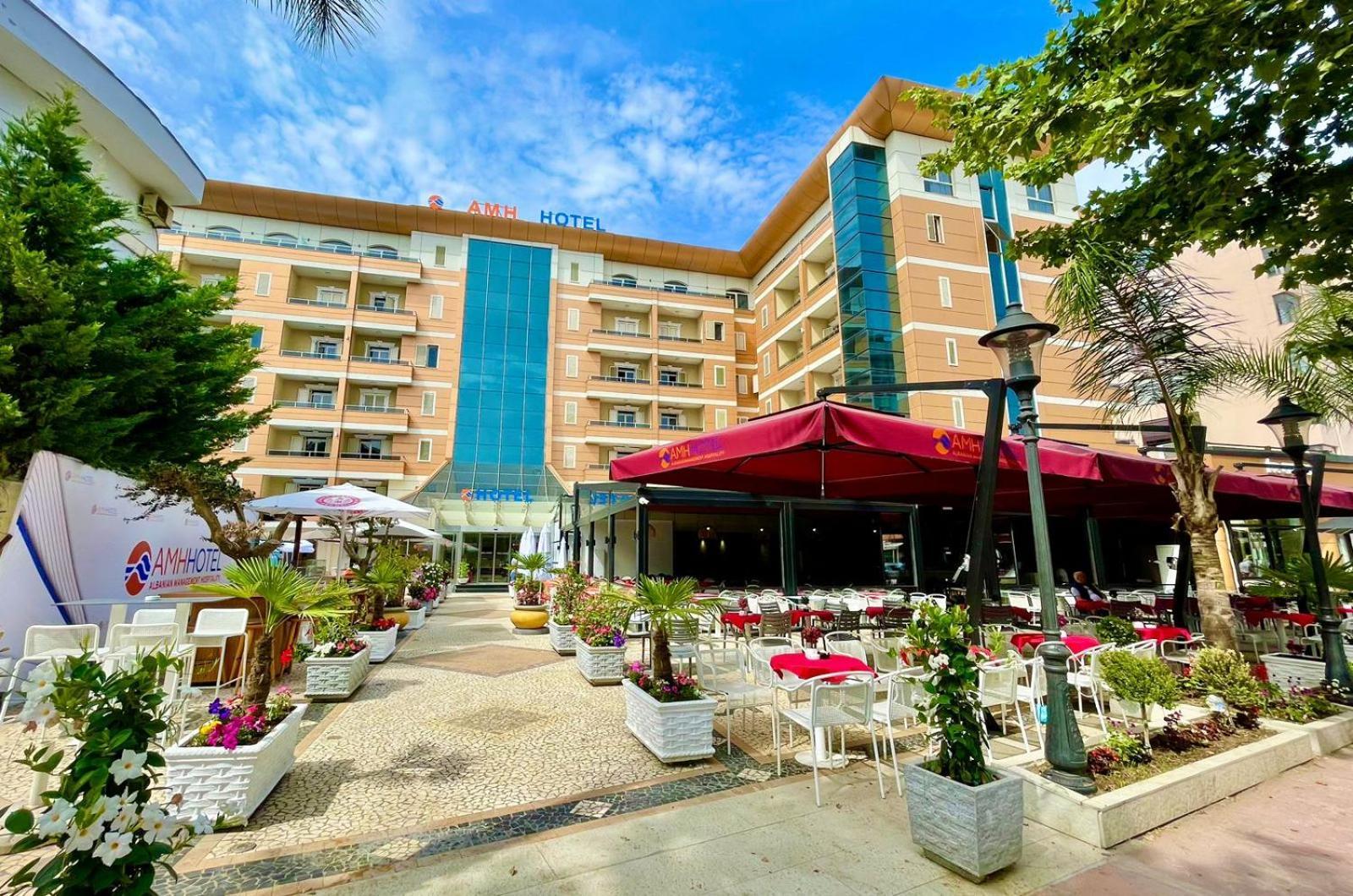 Amh Hotel Durres Bagian luar foto