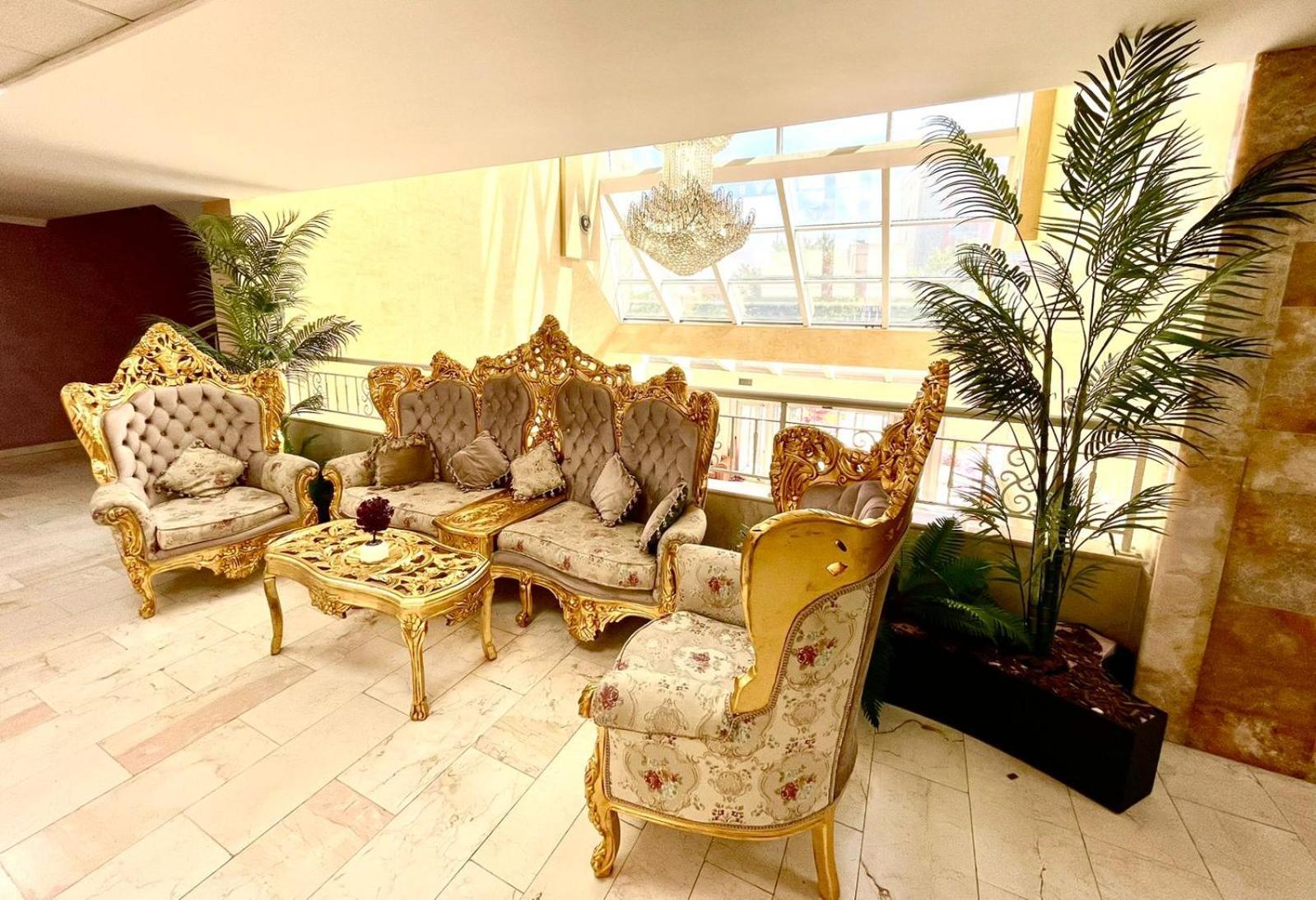 Amh Hotel Durres Bagian luar foto