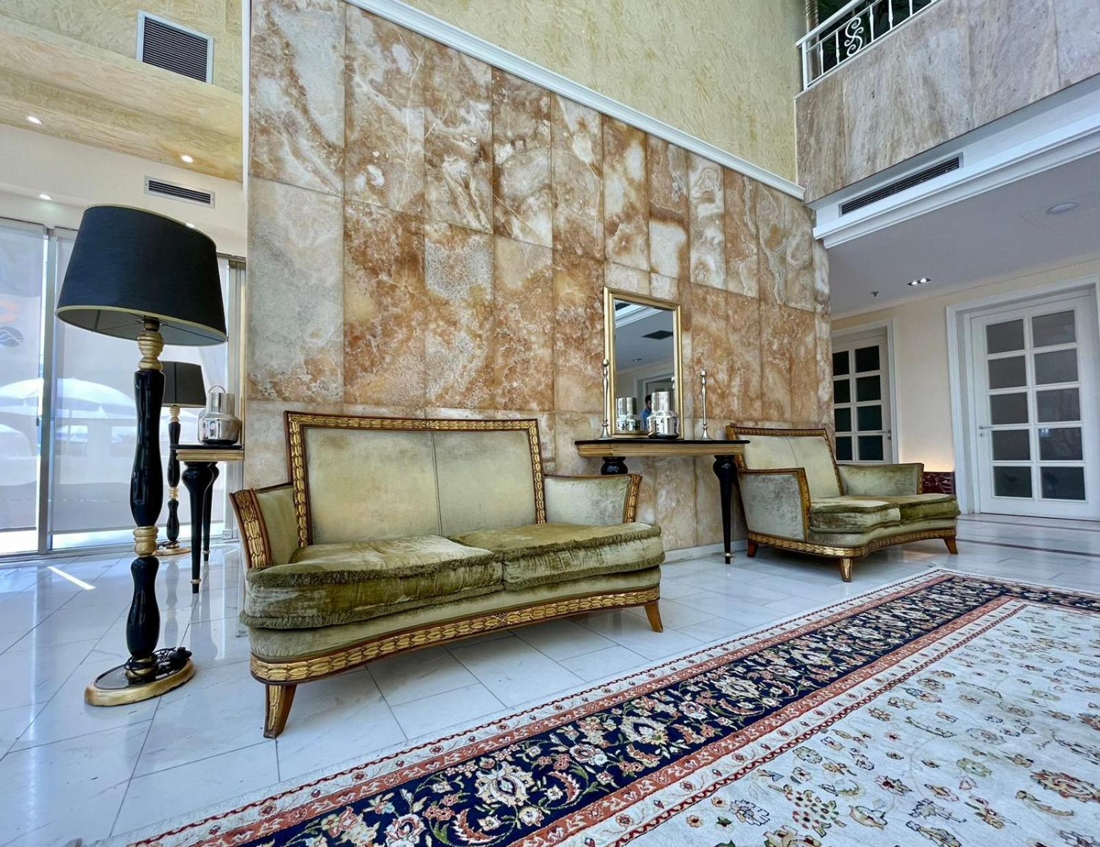 Amh Hotel Durres Bagian luar foto
