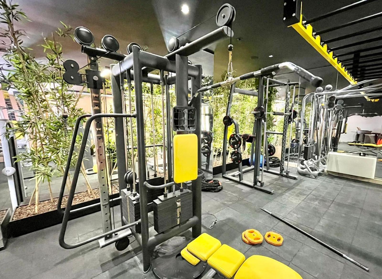 Amh Hotel Durres Bagian luar foto