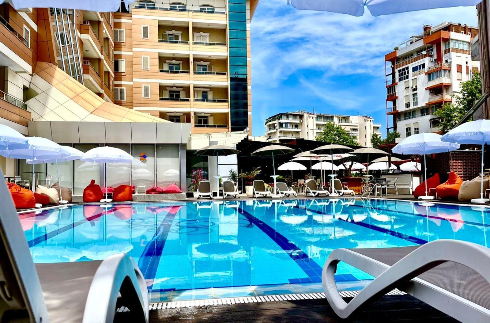 Amh Hotel Durres Bagian luar foto