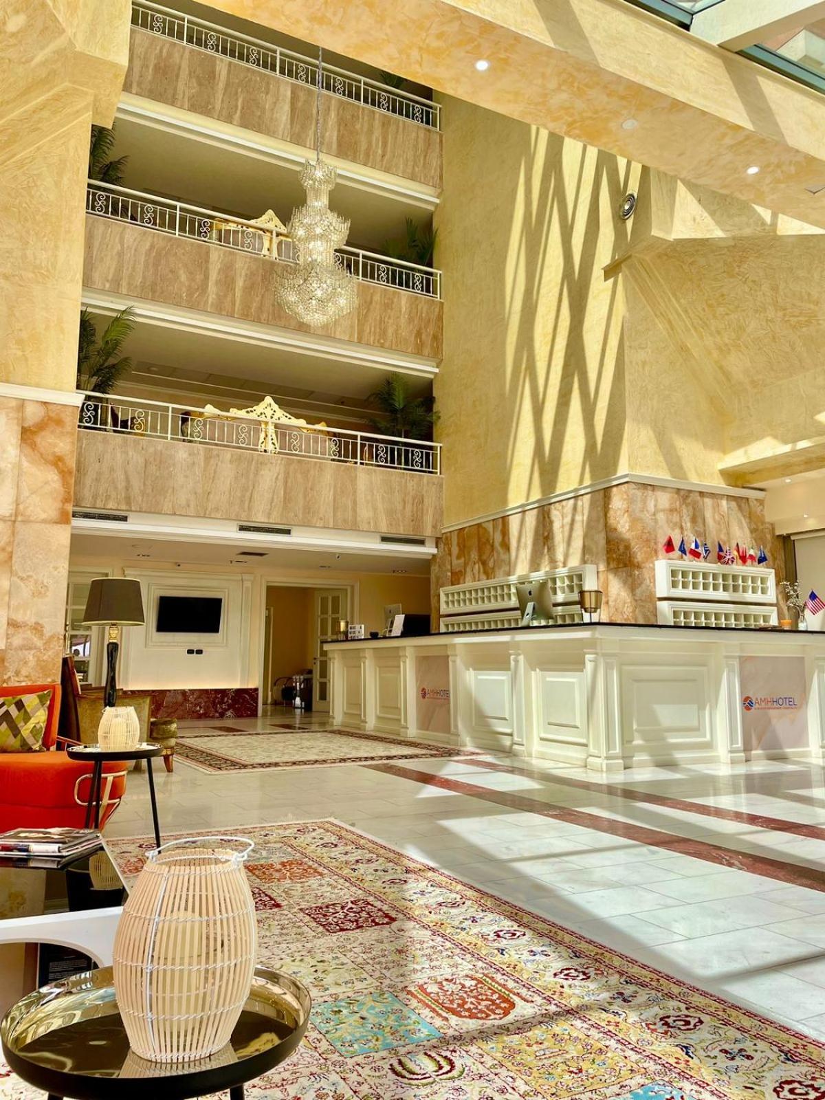 Amh Hotel Durres Bagian luar foto