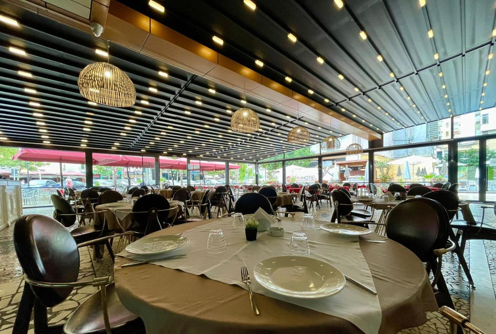 Amh Hotel Durres Bagian luar foto