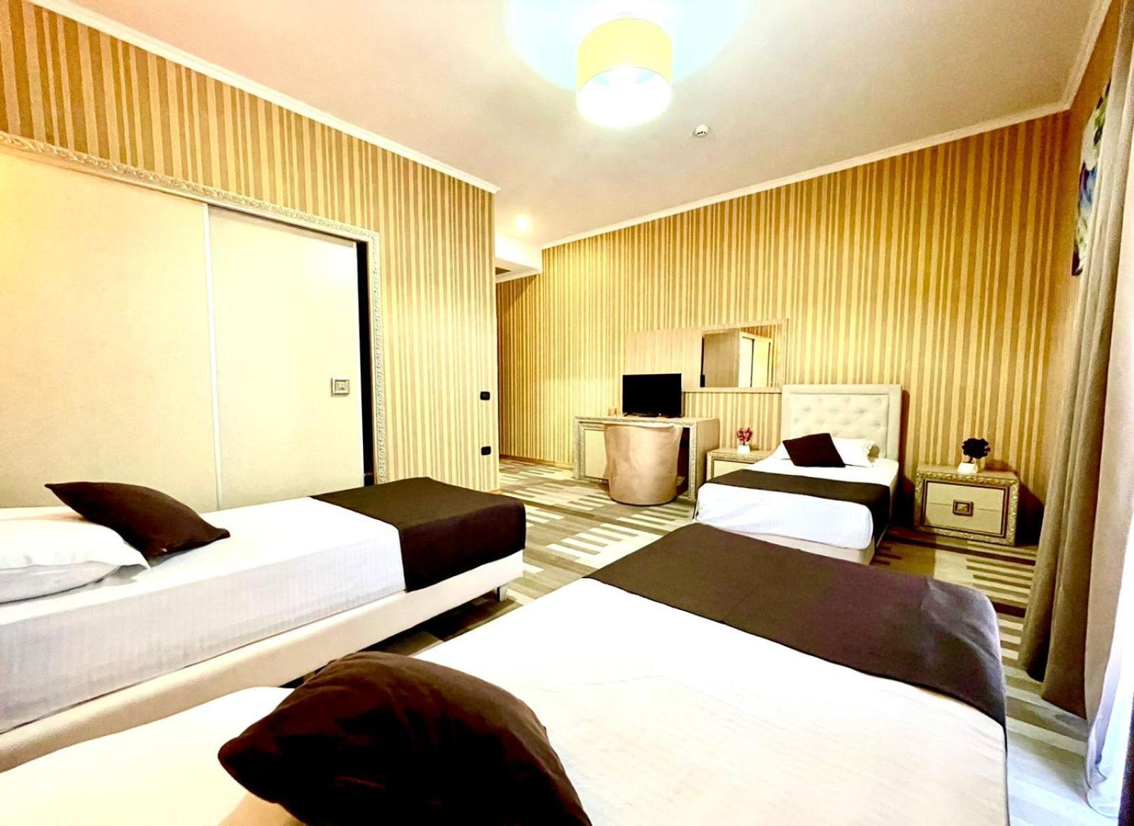 Amh Hotel Durres Bagian luar foto