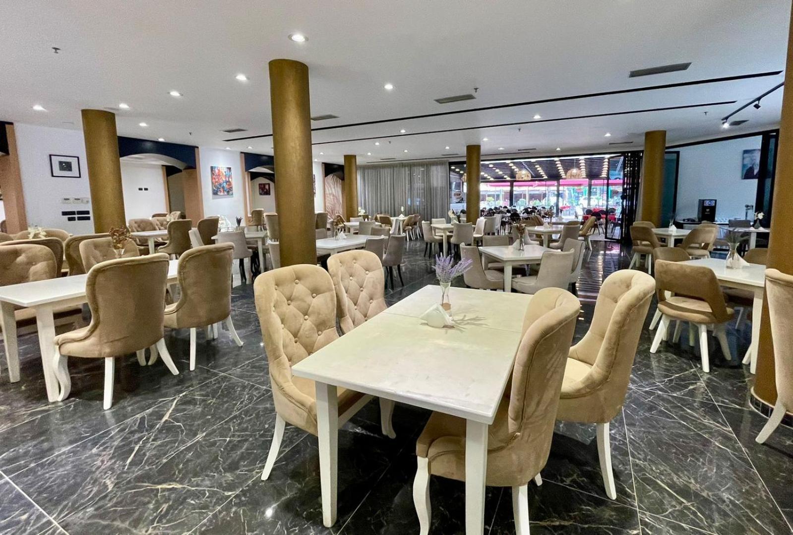 Amh Hotel Durres Bagian luar foto