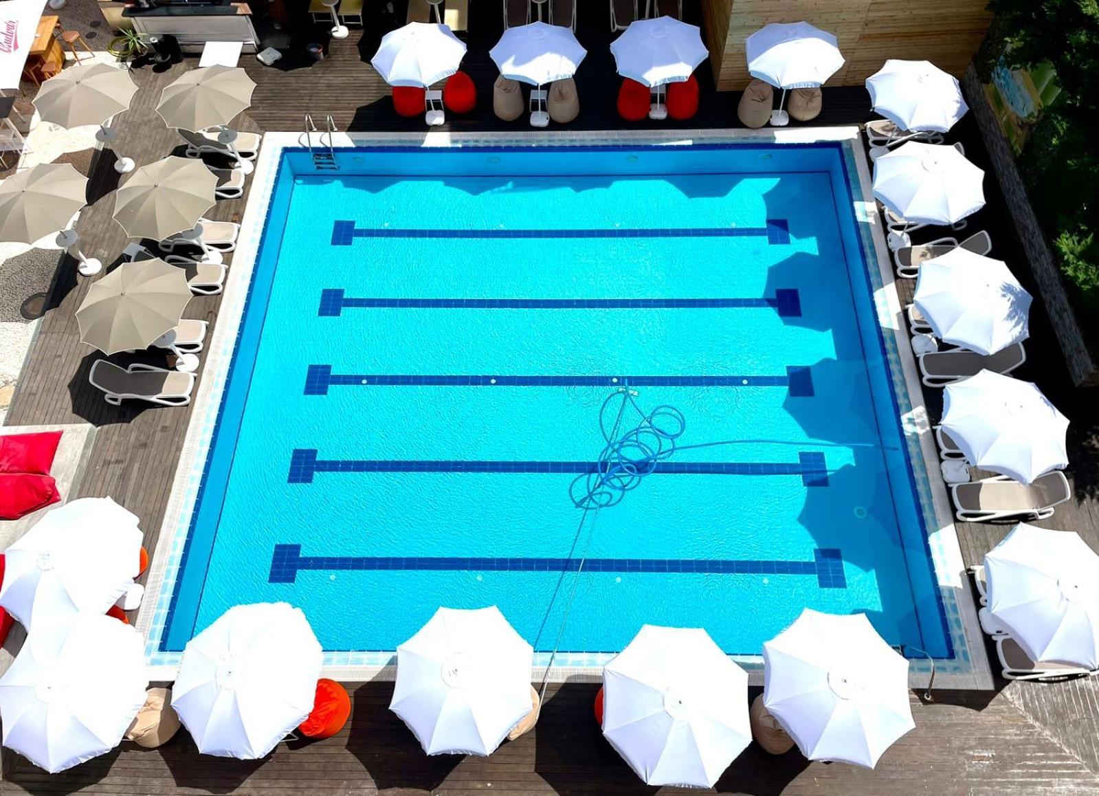 Amh Hotel Durres Bagian luar foto