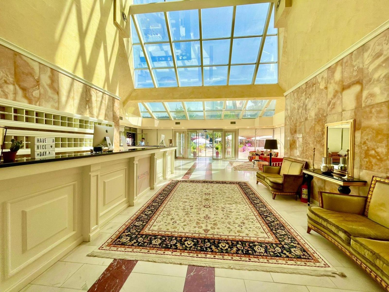 Amh Hotel Durres Bagian luar foto