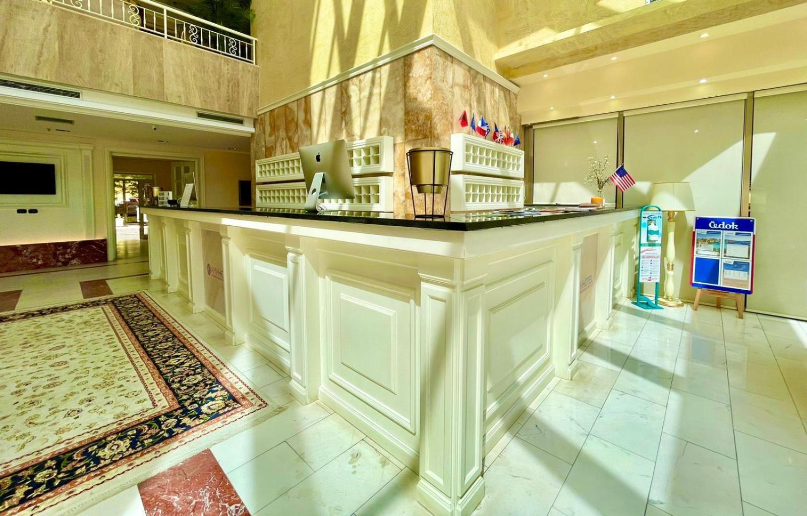 Amh Hotel Durres Bagian luar foto