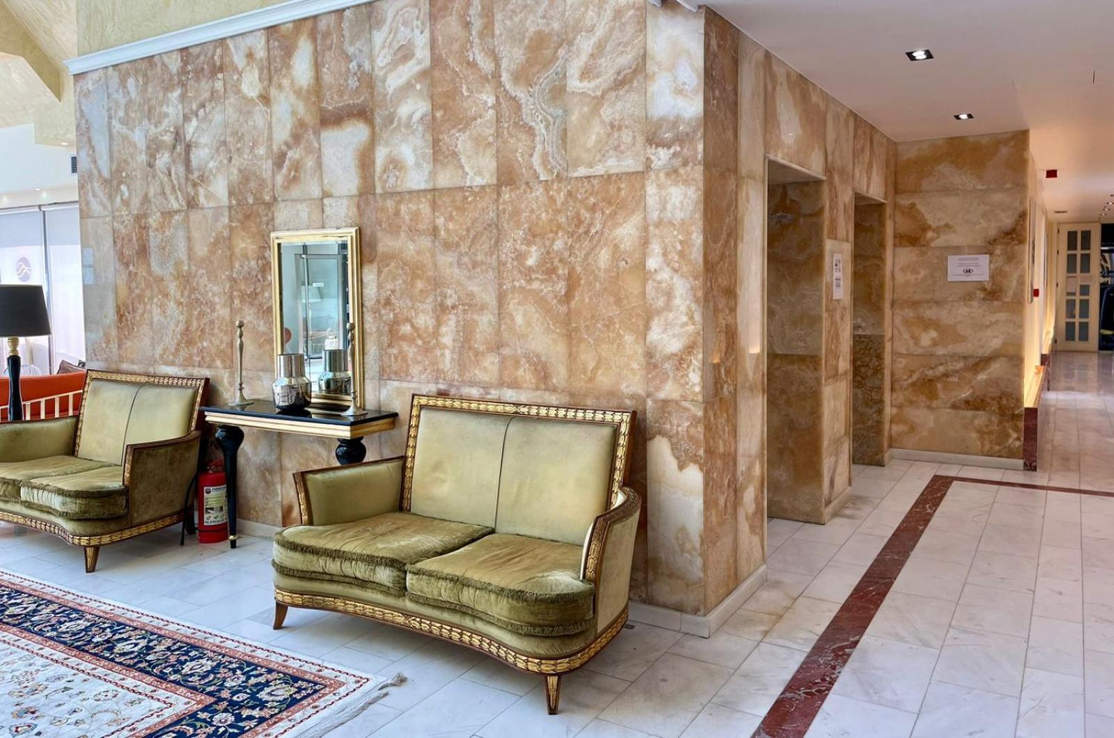 Amh Hotel Durres Bagian luar foto
