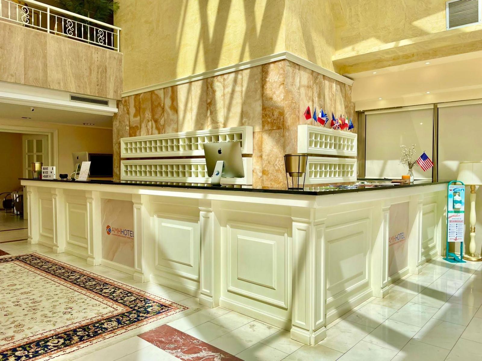 Amh Hotel Durres Bagian luar foto