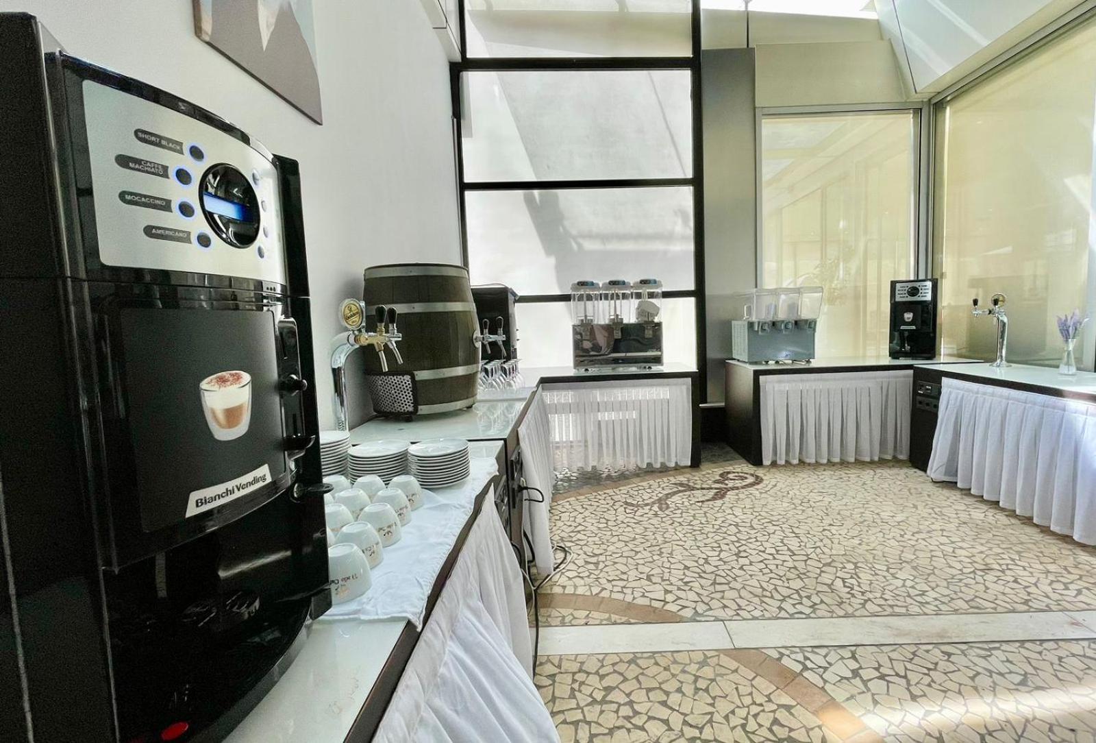 Amh Hotel Durres Bagian luar foto