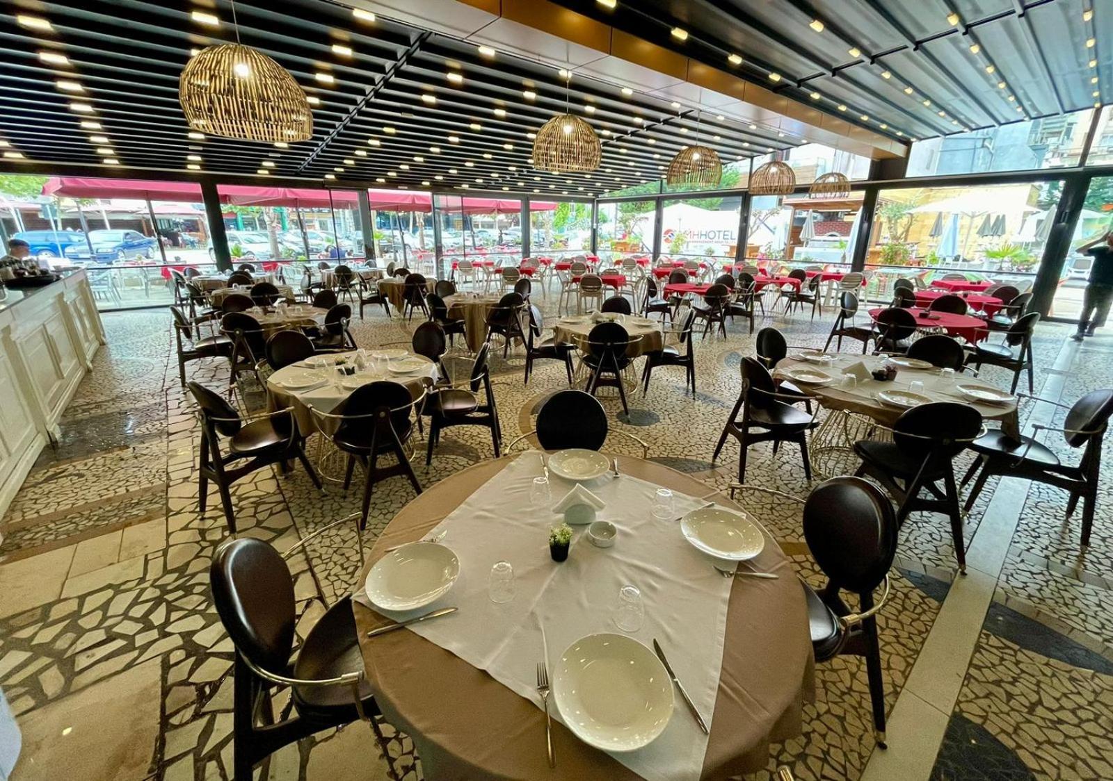 Amh Hotel Durres Bagian luar foto