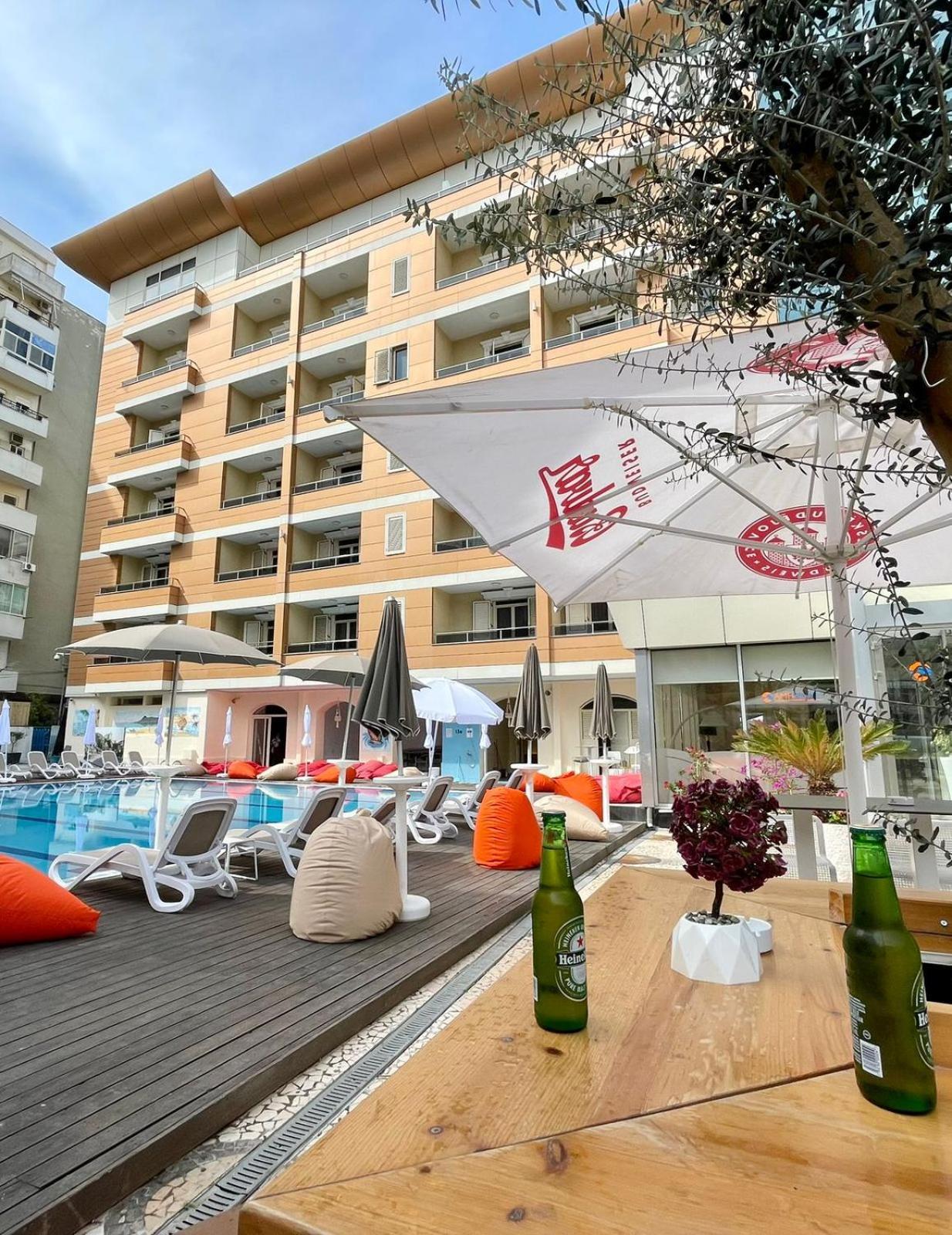 Amh Hotel Durres Bagian luar foto