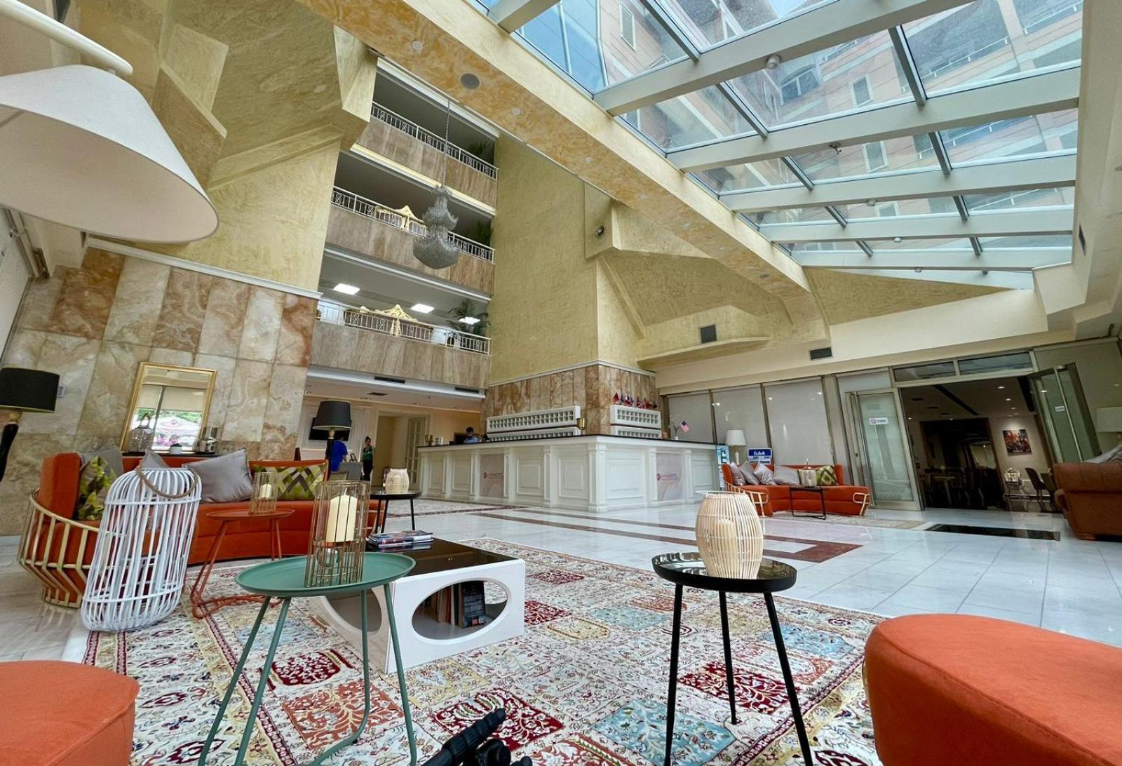 Amh Hotel Durres Bagian luar foto